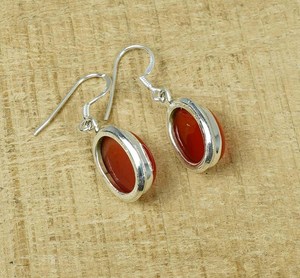 Pendientes de Gancho de Plata de Ley Chapados en Oro con Cornalina Roja, Joyería Artesanal con Piedra de Nacimiento de Agosto, Regalo Elegante y Único para Mujer - Product Image 6