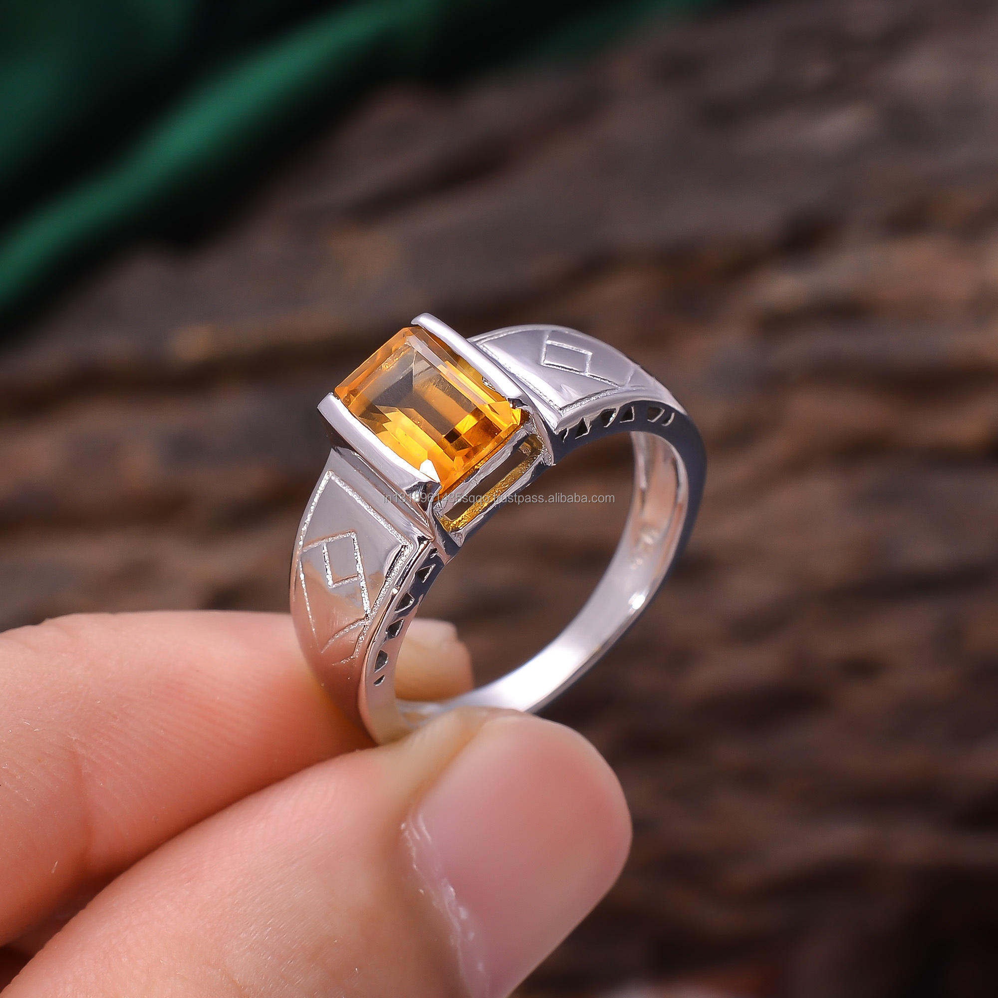 สีเหลือง