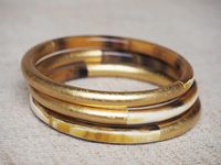 Nouveau bracelet blanc noir de buffle fait main naturel de conception, bracelet de buffle de corne de laque d'or pour le défilé de mode