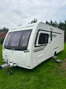 Caravana Lunar Clubman Gris de Lujo, de Aluminio, con un Dormitorio, 4x4, Remolque Familiar para Viajes y Aventuras al Aire Libre - Product Image 1