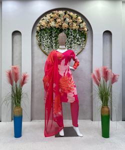 Traje Anarkali de terciopelo de felpa para uso diario con gota Patti Work y bordes Dupatta para un cómodo bordado de lujo y plisado - Product Image 6