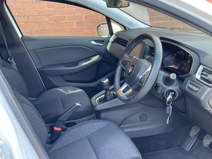 2021 Renqult Clio 1.0 SCe Play 65ps soigneusement - Product Image 4