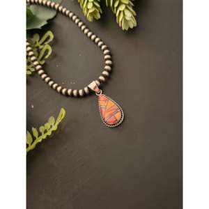 Colgante Artesanal Navajo con Incrustaciones de Piedras Variadas y Plata de Ley, Amuletos Únicos y Elegantes - Product Image 4