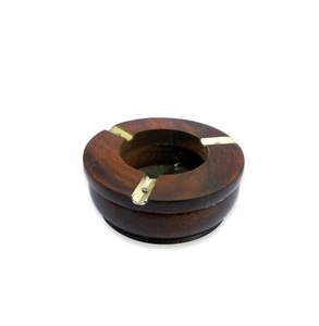 Cenicero náutico de madera y latón con diseño de ancla perfecto para amantes marinos y decoración de barra de hogar Vintage - Product Image 3