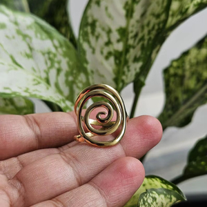 Anillo ajustable de latón natural hecho a mano piedra lunar áspera soldadura moderna Boho junio piedra natal venta al por mayor para India - Product Image 1