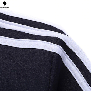 ชุดกีฬากันเหงื่อสำหรับวิ่งแนววินเทจของผู้ชายชุดวอร์มเอวยางยืดแบบแบนสไตล์หน้าเรียบมีลายสำหรับทำกิจกรรมกลางแจ้ง - Product Image 4