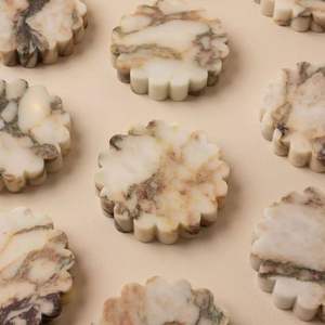 Posavasos de mármol de diseño antiguo con artesanía exquisita ideal para complementar temas de decoración del hogar clásicos o Retro - Product Image 5