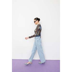 Pantalones de Pierna Ancha con Detalle en la Cintura - Product Image 3