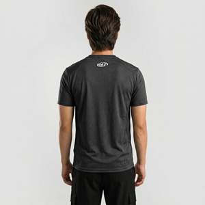 เสื้อยืด GAI Pro Tee สำหรับผู้ชาย ไซส์พลัส ผ้าเจอร์ซีย์ พร้อมแถบสีตัดกันและโลโก้พิมพ์ลายสกรีน สีดำ ทรงปกติ - Product Image 2