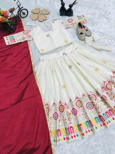 Lehenga Choli para Niños de Algodón Puro con Bordado, Alta Demanda, Fabricante de Surat, Compra en Línea a Precio Económico en India - Product Image 3