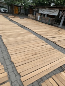 علاج كيميائي بألواح خشبية صلبة على طراز T & G تصميم صناعي E4E 18X90/42 أرضية