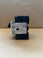 Disjoncteur de moteur magnétique thermique Schneider TeSys GV2ME32 24-32A bornes à vis et commande à bouton-poussoir