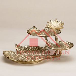 Présentoir à gâteau en métal à 3 niveaux fini en or Conception de feuille de coulée Vente à chaud Tasses de service et présentoir à gâteau - Product Image 1