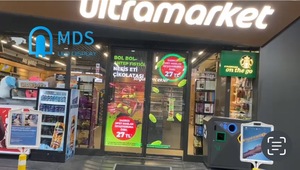 Écran <span class=keywords><strong>LED</strong></span> transparent MDS léger (3 kg/m2) pour vitrine - Affichage de vitrine monté sur verre pour une installation facile - Product Image 2