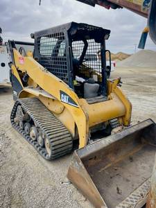 Chargeuse compacte sur pneus CAT 246D d'occasion pour la construction, le jardinage, l'agriculture, l'ingénierie municipale et la manutention - À vendre - Product Image 4