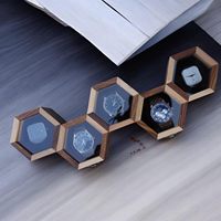 Boîte à montres en bois artisanale à 5 emplacements pour hommes, design en nid d'abeille brun, verrouillable, protection et présentation en bois de rose et de hêtre