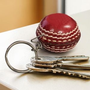 Porte-clés rouge durable inspiré de la balle de cricket pour un usage quotidien - Product Image 1