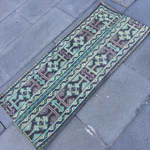 Alfombra Turca Vintage de 1.7x4.2 pies (53x129 cm), Alfombra de Lana Azul Ikat - Product Image 2