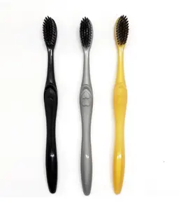 Brosse à dents souple à poils noirs OEM pour adultes avec plusieurs couleurs de fil dentaire micro-poils corps de brosse absolument anti-moisissure
