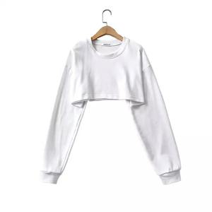 Sweat-shirt à capuche court en coton imprimé avec logo personnalisé pour femmes col montant haut court d'hiver Maximize Wear articles en stock - Product Image 2