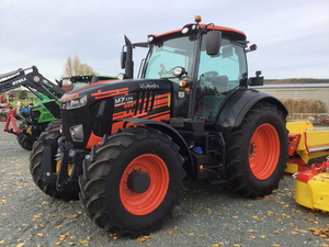 รถแทรกเตอร์คูโบต้า M7174 KVT 170 แรงม้า ขับเคลื่อน 4 ล้อ เครื่องยนต์ดีเซล พรีเมียม สำหรับการเกษตร พร้อมห้องโดยสารและที่ตักด้านหน้า ขาย - Product Image 2