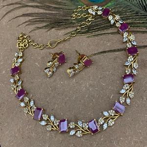 Conjunto de collar de piedra AD chapada en oro de calidad superior de lujo con acabado mate con pendientes para compromiso o boda para mujer - Product Image 1