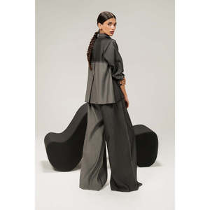 Blusa de Mezclilla Negra para Mujer con Adornos y Botones - Product Image 2