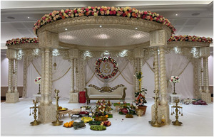 Decoración de Mandap de Tres Pilares para Bodas Indias, Decoración de Mandap Maharani para Bodas Gujarati, Gran Mandap Indio para Interiores, Canadá - Product Image 2