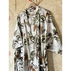 Robe kimono en coton à imprimé floral numérique pour les occasions de loisirs - Product Image 2