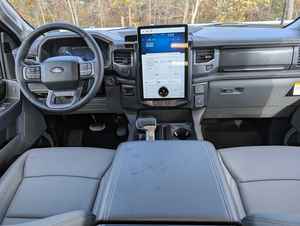 Ford F-150 Lightning Flash AWD 2025, Camioneta de Lujo a Precio Accesible, Cabina Doble - Product Image 6