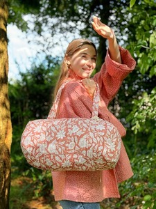 Sac à bandoulière en coton matelassé, sac de nuit lavable à imprimé floral, sac de plage écologique pour le yoga - Product Image 5