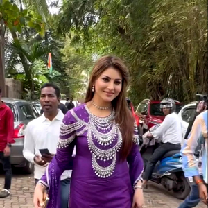 जटिल अनुक्रम कढ़ाई डिजाइनर चिन्यासन रेशम कपड़े शीर्ष पैंट के साथ पैंट और डुपटा बेडेड अनुक्रमित पैटर्न शादी का काम
