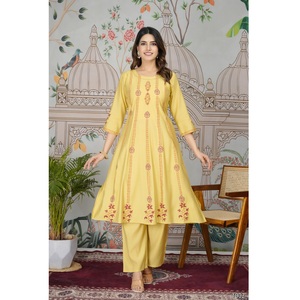 Conjunto Kurti de seda romana viscosa pesada estilo étnico moderno para adultos incluye trabajo de bordado Maruti moda india pakistaní - Product Image 1