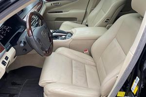 Lexus LS 460 AWD V8 Power AWD Comfort Package d'occasion de 2015, non modifié - Product Image 5