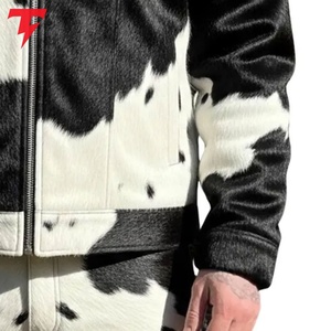 Veste en cuir de vachette élégante pour homme avec fourrure véritable, en peau de vache unique, idéale pour l'équitation hivernale et les activités de plein air. - Product Image 4