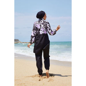 Traje de baño modesto con estampado floral lila y cintura fruncida - Product Image 6