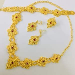 Ensemble de mode plaqué or 24 carats vintage USA France du fabricant indien comprenant des broches de collier cadeau d'anniversaire en argent parfait - Product Image 4