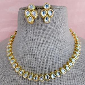 Impresionante collar Kundan de calidad superior con acabado dorado con pendientes para mujer, joyería de diseñador para colección de ropa de boda - Product Image 1
