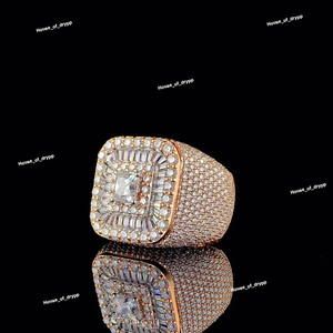 Anillo Premium Cuadrado con Incrustaciones de Diamantes de Imitación, Estilo Lujoso - Product Image 3