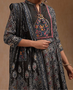 ชุดอินเดียและปากีสถานชุดเดรสผ้าไหมลาย Paisley สีดำหลากสีพิมพ์ลายพิมพ์ลายผ้าวิสคอสสำหรับผู้หญิง - Product Image 3