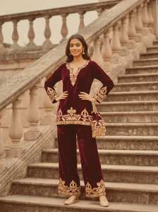 Nuevo Conjunto de Salwar Kameez Étnico de Diseño para Fiesta, Top de Terciopelo de Viscosa Pesada, Dupatta con Bordado Elaborado, Conjunto de Kurti y Pantalón de Secado Rápido - Product Image 6