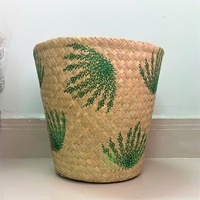 Nouveau design Panier en jonc de mer brodé de palmiers OEM Panier en osier tissé à la main à motif personnalisé de l'usine vietnamienne HNH Craft