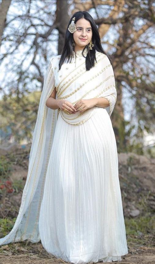 ไวน์และสีขาว