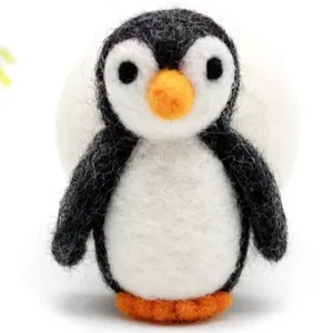 Agulha de feltro pinguim-lã em feltro artesanal por artesanatos treinados-pinguim preto e branco brinquedo-minúsculo, bonito brinquedo