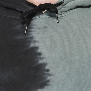 Sudadera con Capucha de Algodón de Alta Calidad con Diseño Chimera y Tinte Dividido, Contraste de Color, Costuras Reforzadas y Hombros Caídos - Product Image 3