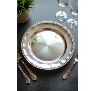 Assiette de service élégante en acier inoxydable avec bordure perlée, sous-assiette pour banquet d'hôtel, sous-assiette en métal - Product Image 1