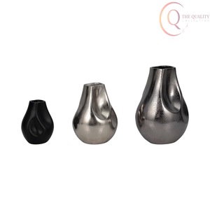 Vase de table en métal de haute qualité au design minimaliste, idéal pour les maisons modernes, les bureaux professionnels et les présentations intérieures - Product Image 4