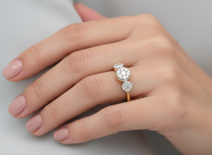 Anillo de Diamantes de Lujo con Tres Piedras en Forma de Racimo y Triple Halo para Mujer - Elegante Regalo de Joyería para Compromiso y Aniversario - Product Image 6