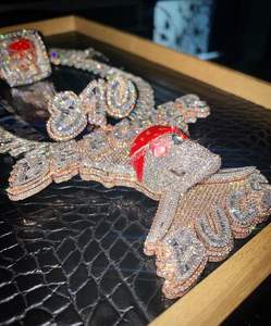 Colgante de Hip Hop para niños verdaderamente exquisito con cadena de plata esterlina y hermosa moissanita en oro rosa de 14kt - Product Image 2