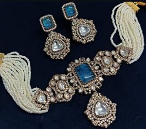 Hermoso y elegante juego de Gargantilla Polki Kundan chapada en oro mate para ocasiones de boda celebraciones de aniversario - Product Image 1